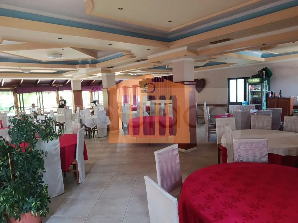 Pasuri të patundshme komerciale 180 m² 2 kati