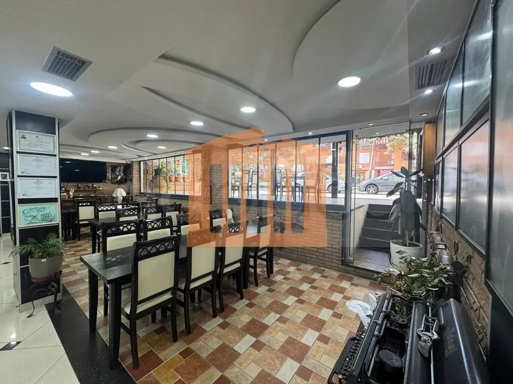 Pasuri të palujtshme komerciale 1198 m² 5 kati