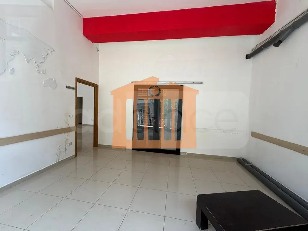 Pasuri të patundshme komerciale 240 m² 1 kati