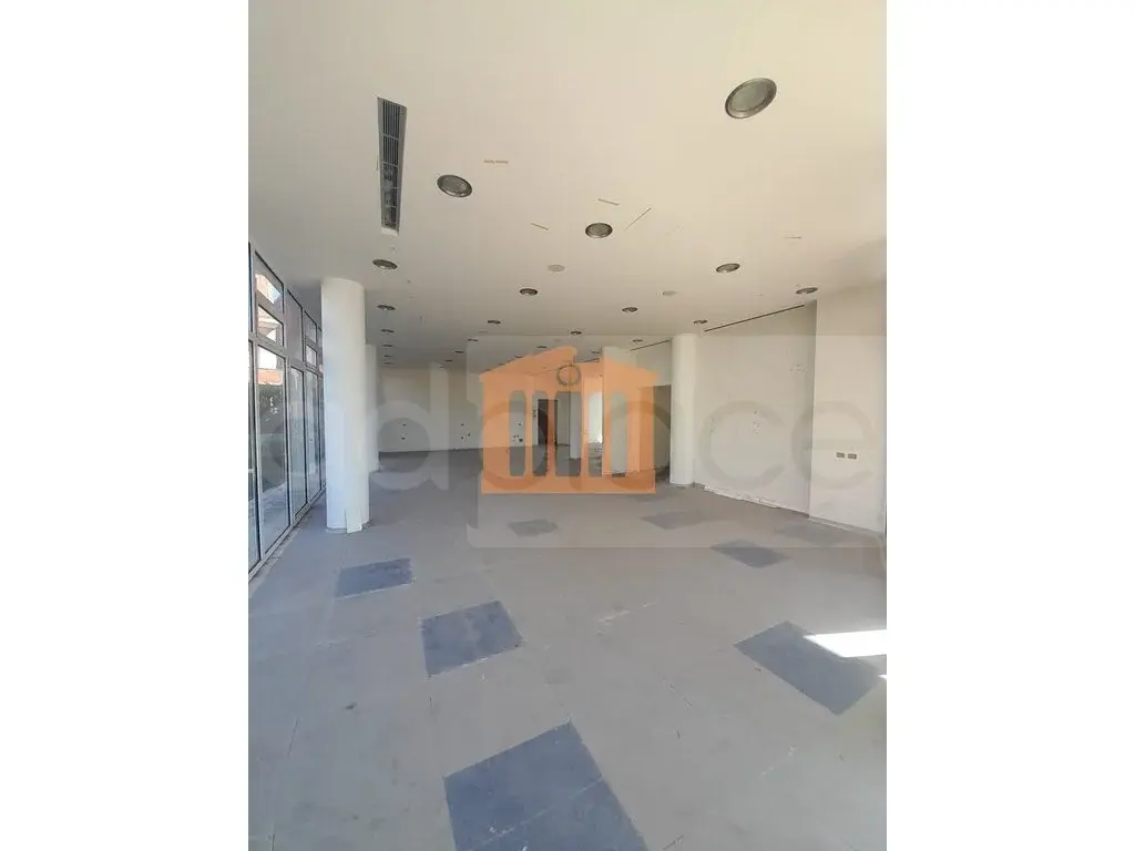 Pasuri të patundshme komerciale 777 m² 1 kati