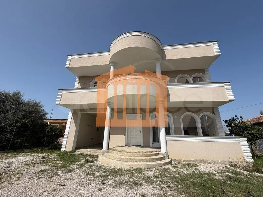 Vilë 280 m² 2 kati