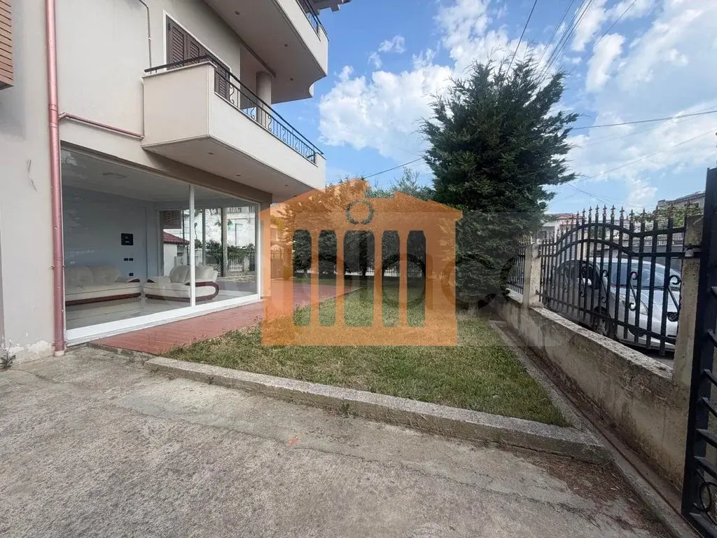 Pasuri të patundshme komerciale 65 m² 1 kati