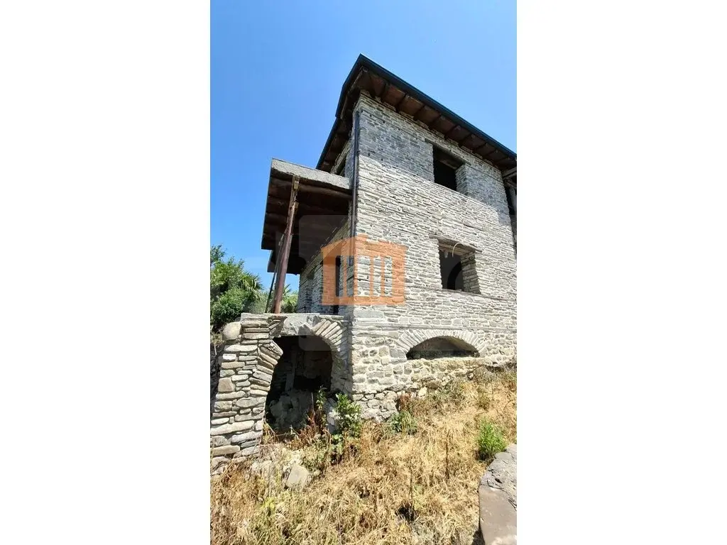 Vilë 930 m² 1 kati