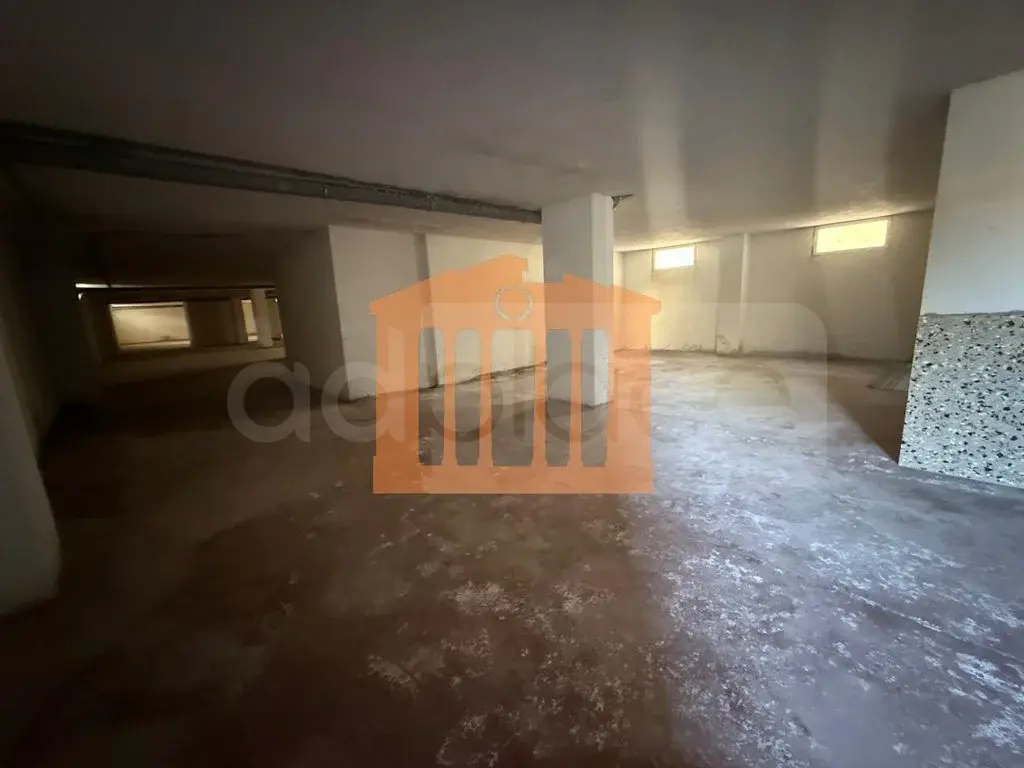 Pasuri të palujtshme komerciale 525 m² -1 kati