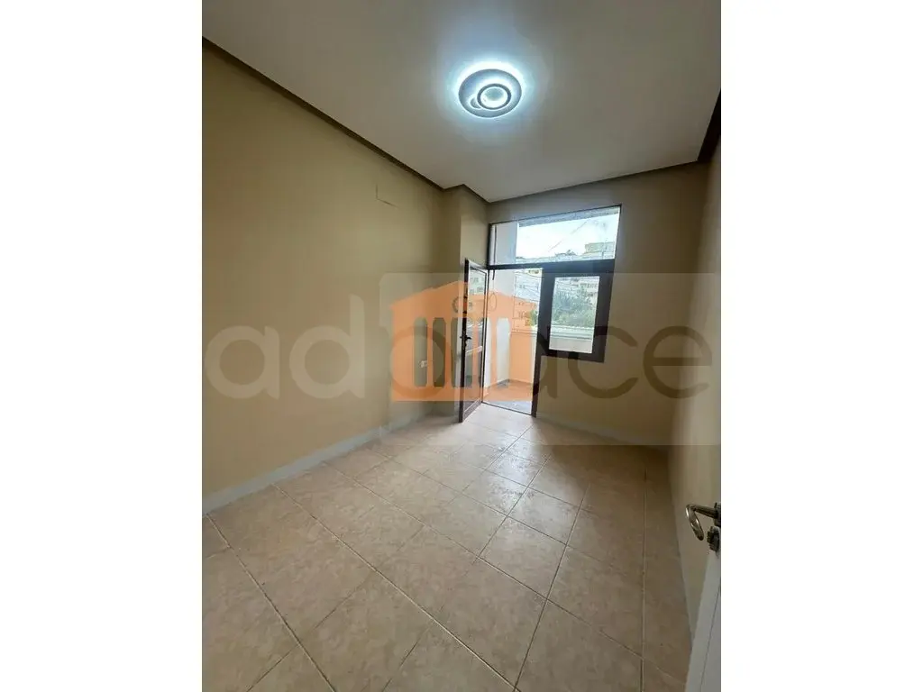 Apartament 1+3 dhoma 92 m² 1 kati