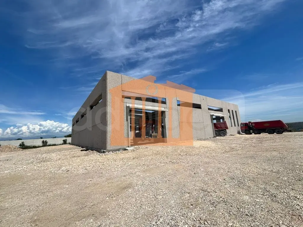 Pasuri të patundshme komerciale 1600 m²
