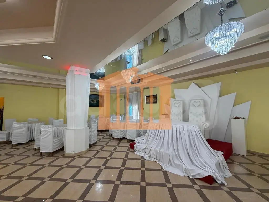 Pasuri të patundshme komerciale 250 m² 2 kati