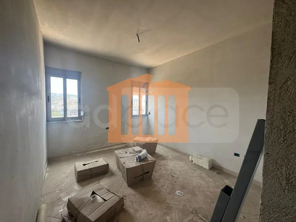 Apartament 1+3 dhoma 94 m² 6 kati