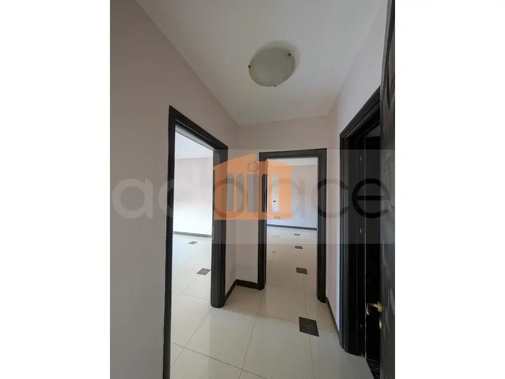 Pasuri të patundshme komerciale 200 m² 2 kati