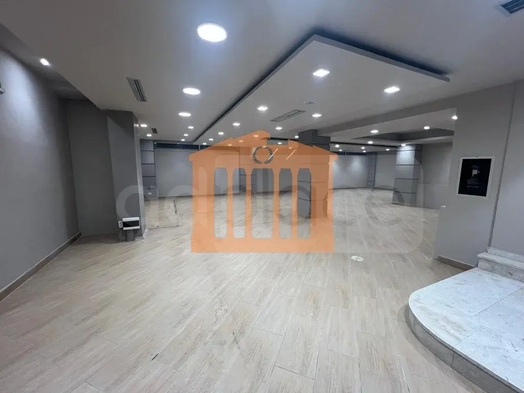 Pasuri të palujtshme komerciale 195 m² -1->0 kati