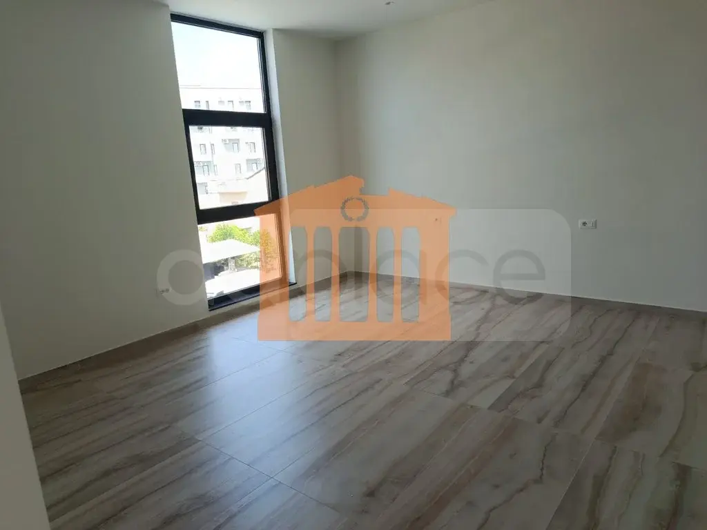 Pasuri të patundshme komerciale 82 m² 2 kati