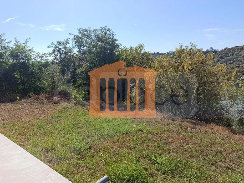 Vilë 450 m²