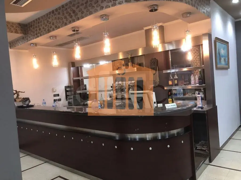 Pasuri të patundshme komerciale 200 m² 1 kati