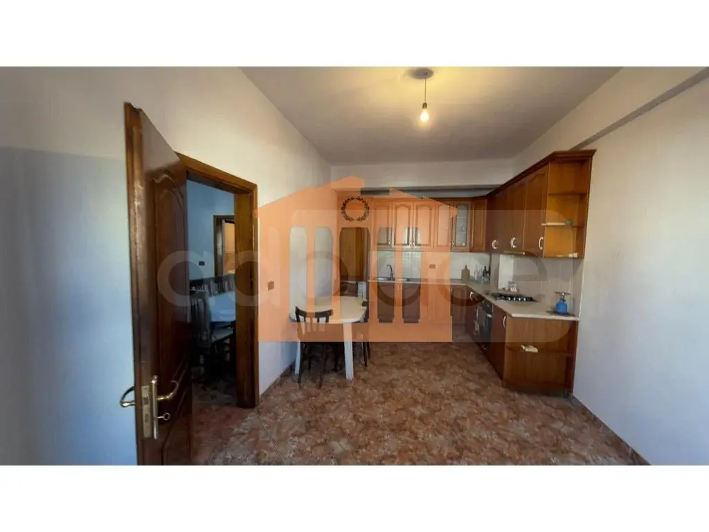 Apartament 1+3 dhoma 124 m² 5 kati