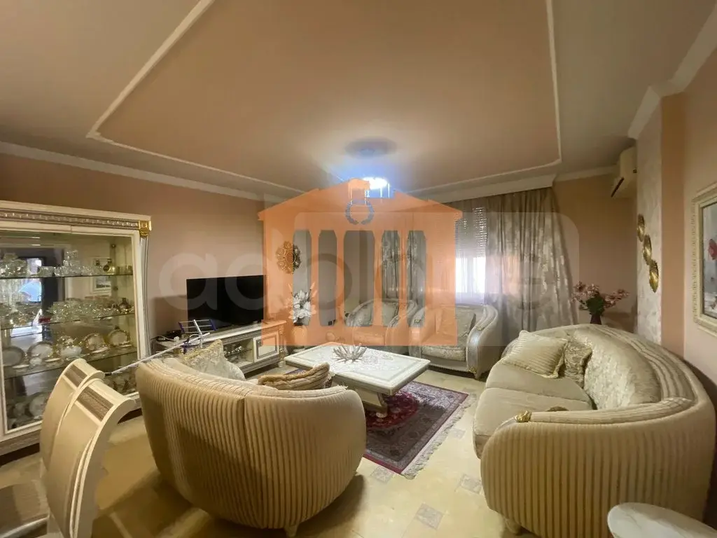 Apartament 1+3 dhoma 180 m² 5 kati