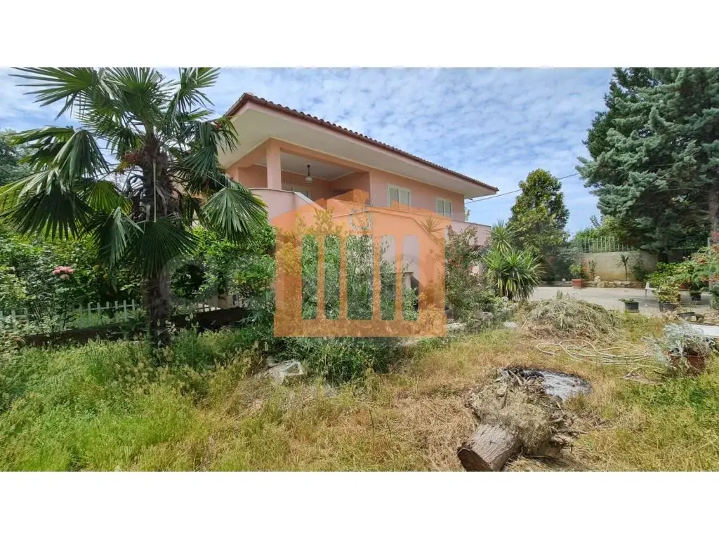 Vilë 333 m² 2 kati