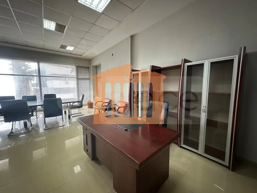 Pasuri të patundshme komerciale 128 m² 2 kati