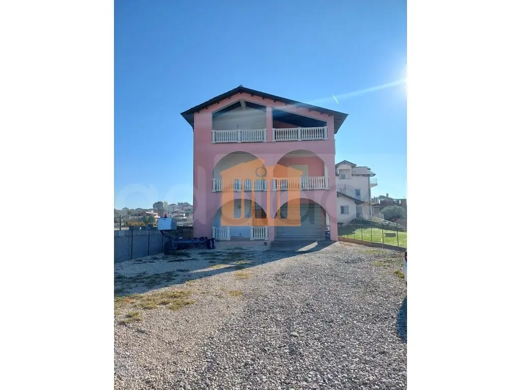 Vilë 410 m²
