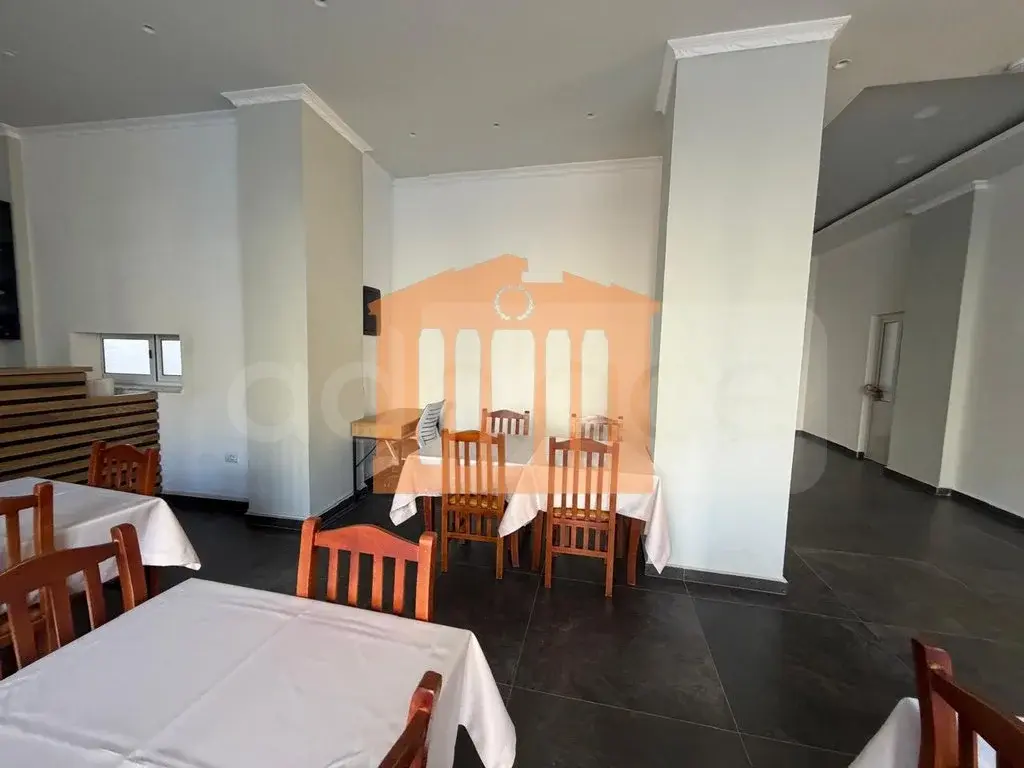Pasuri të patundshme komerciale 1100 m² 5 kati