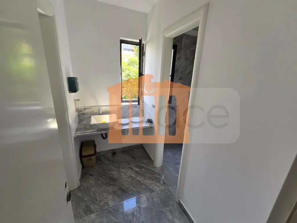 Pasuri të palujtshme komerciale 124 m² 2 kati