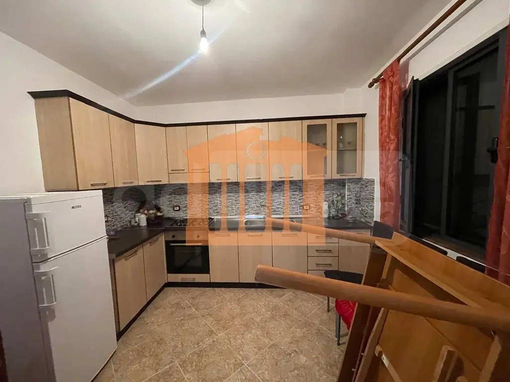 Vilë 450 m²