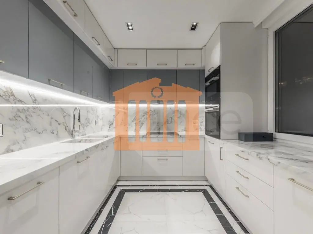 Apartament 1+3 dhoma 210 m² 7 kati