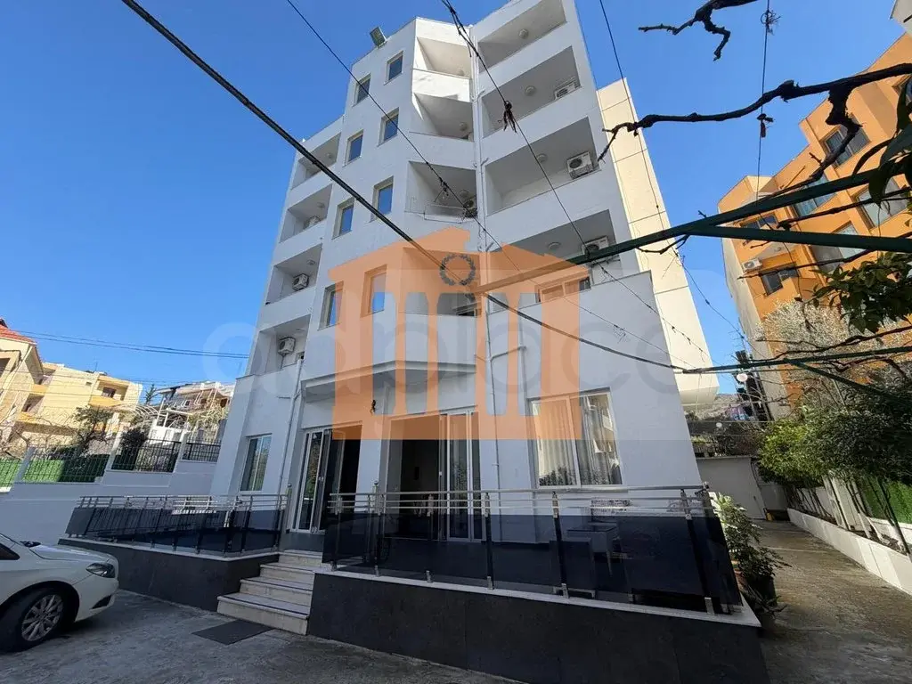 Pasuri të patundshme komerciale 1100 m² 5 kati