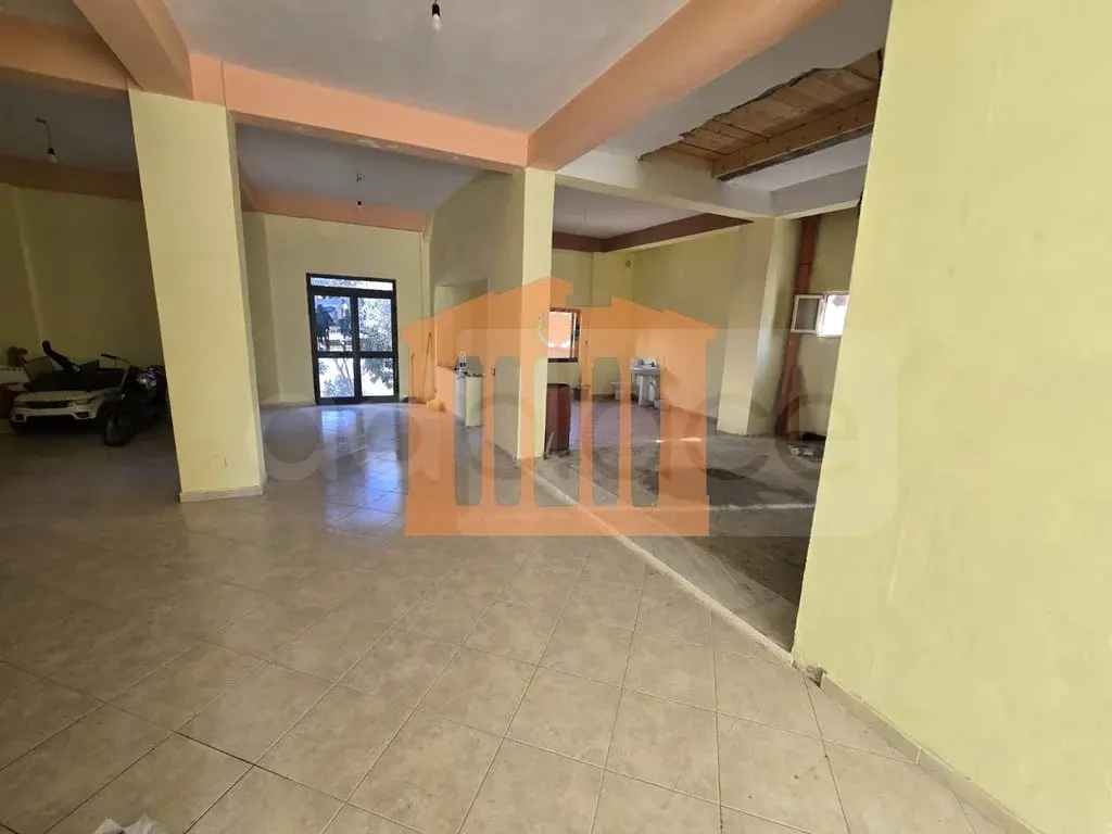 Pasuri të patundshme komerciale 150 m² 1 kati