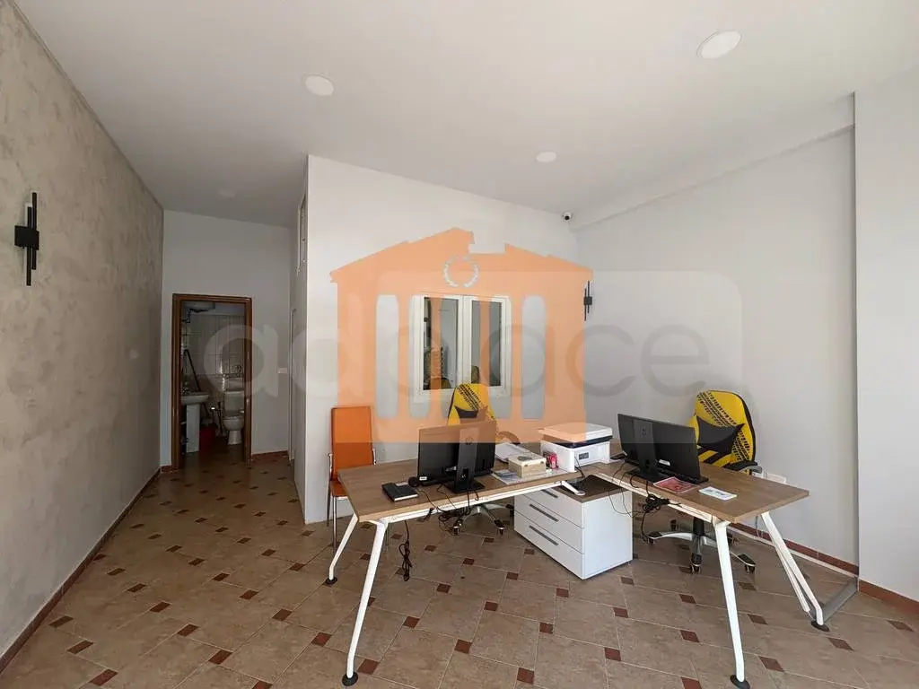 Pasuri të palujtshme komerciale 32 m² 1 kati