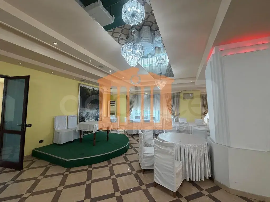 Pasuri të patundshme komerciale 250 m² 2 kati