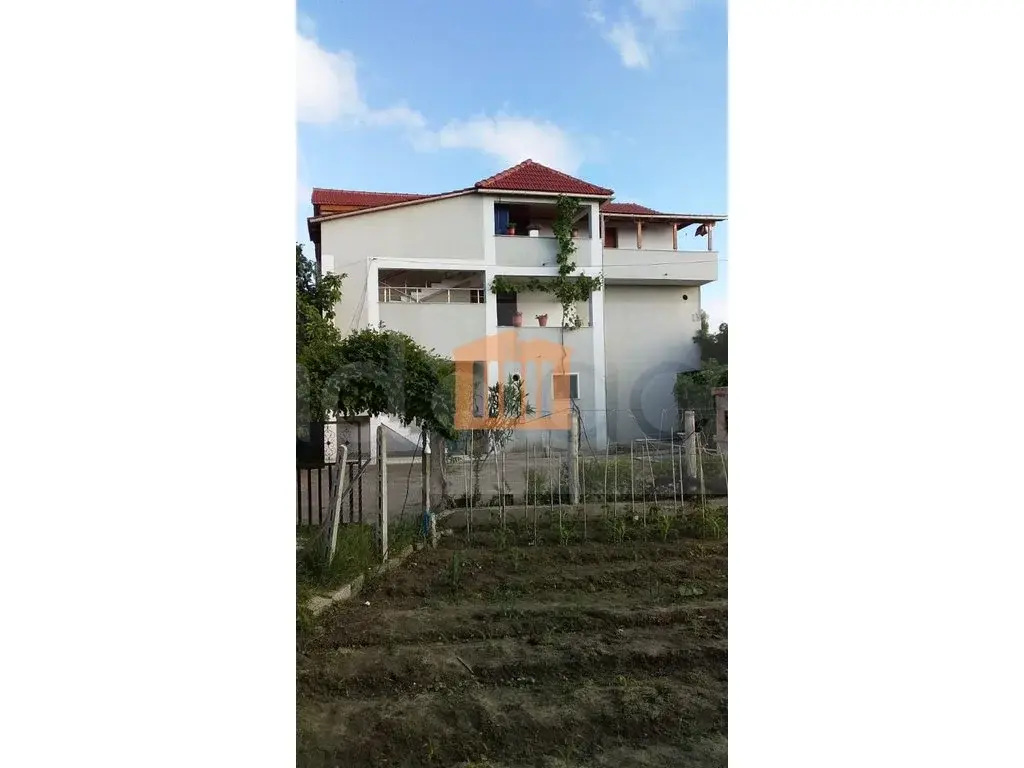 Pasuri të patundshme komerciale 477 m² 3 kati