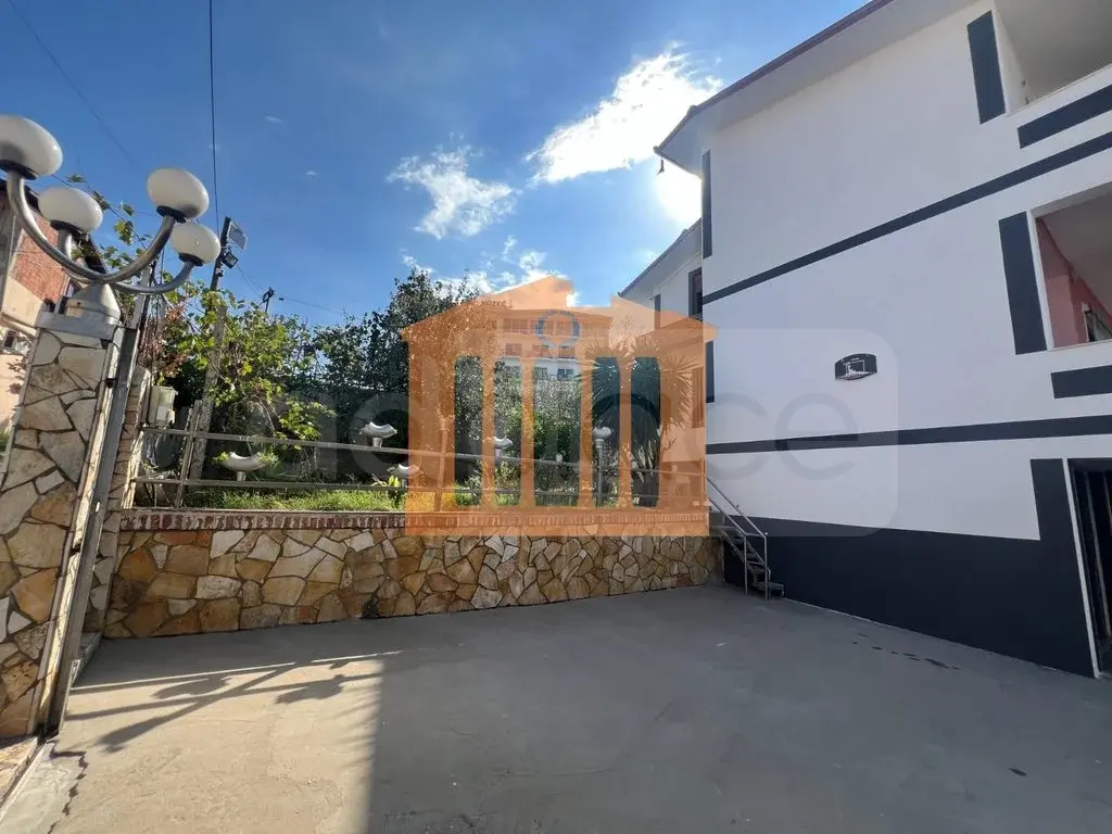 Vilë 315 m²