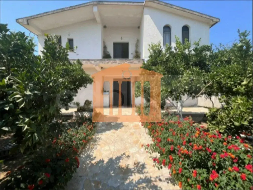 Vilë 232 m² 2 kati
