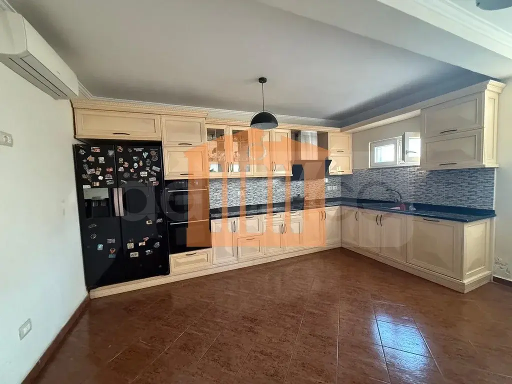 Apartament 1+3 dhoma 140 m²