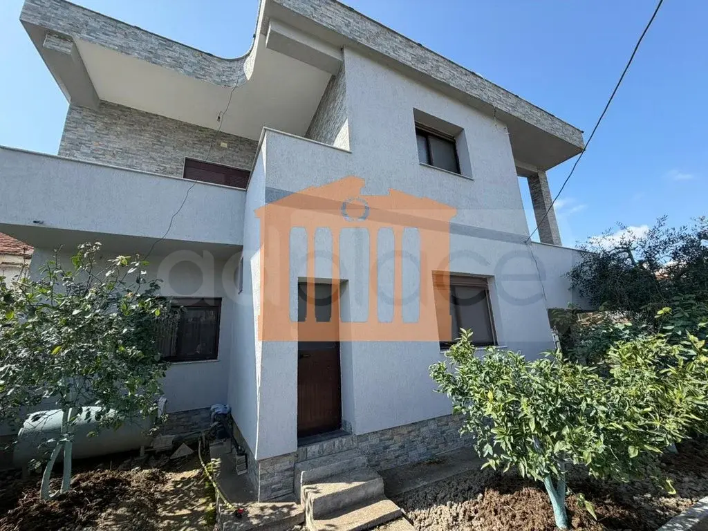 Vilë 477 m²