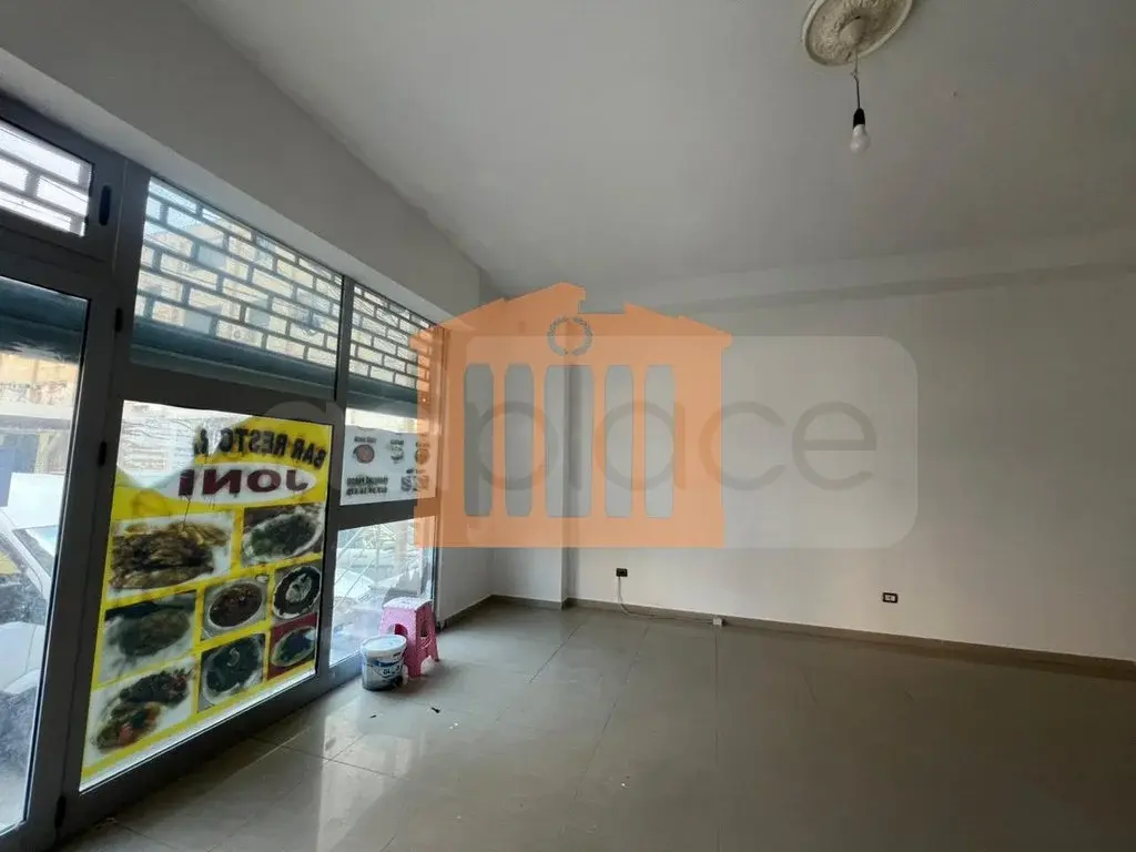 Pasuri të patundshme komerciale 80 m² 1 kati