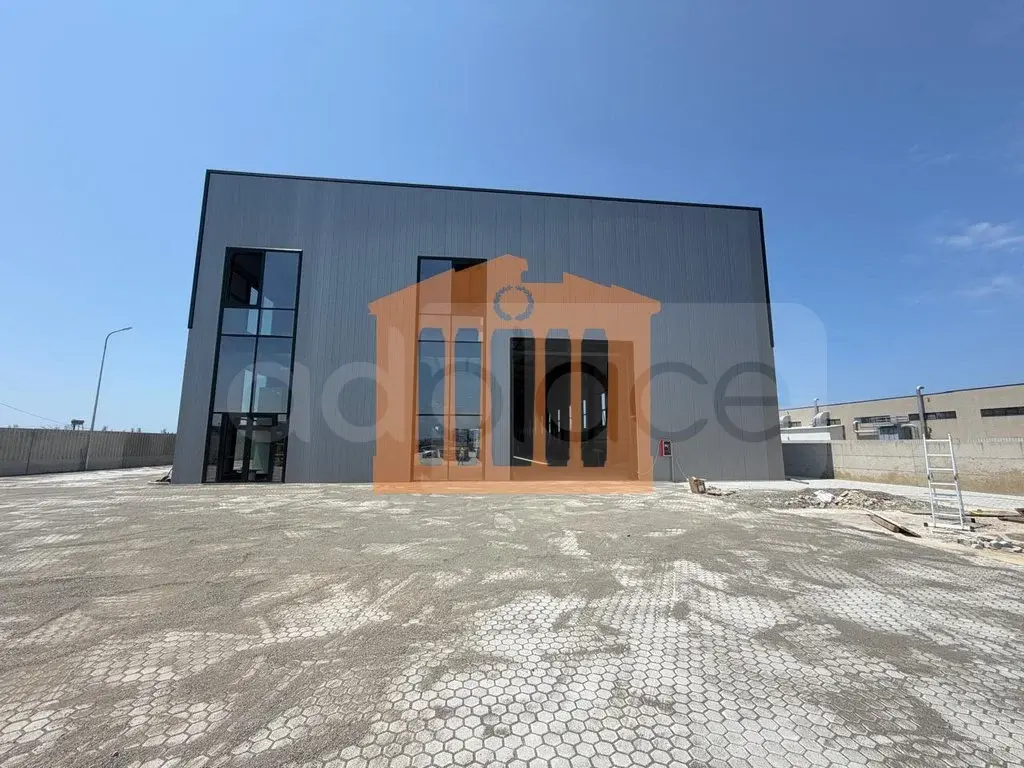 Pasuri të patundshme komerciale 2400 m²