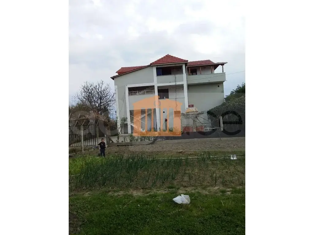 Pasuri të patundshme komerciale 477 m² 3 kati