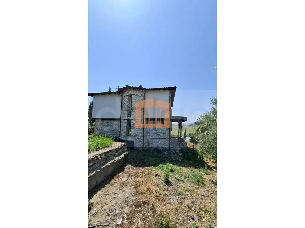Vilë 930 m² 1 kati