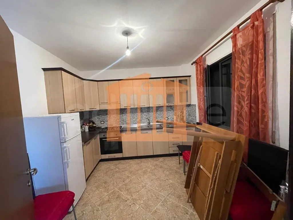 Vilë 450 m²