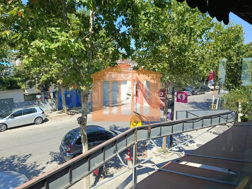 Pasuri të patundshme komerciale 180 m² 2 kati