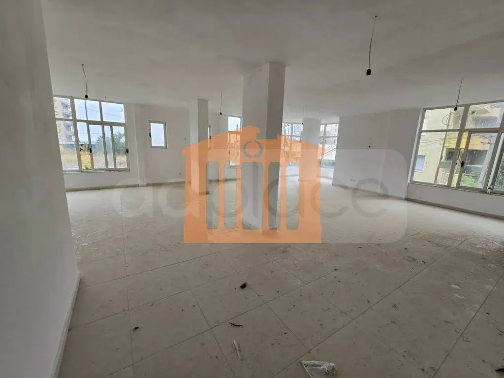 Pasuri të palujtshme komerciale 130 m² 1 kati