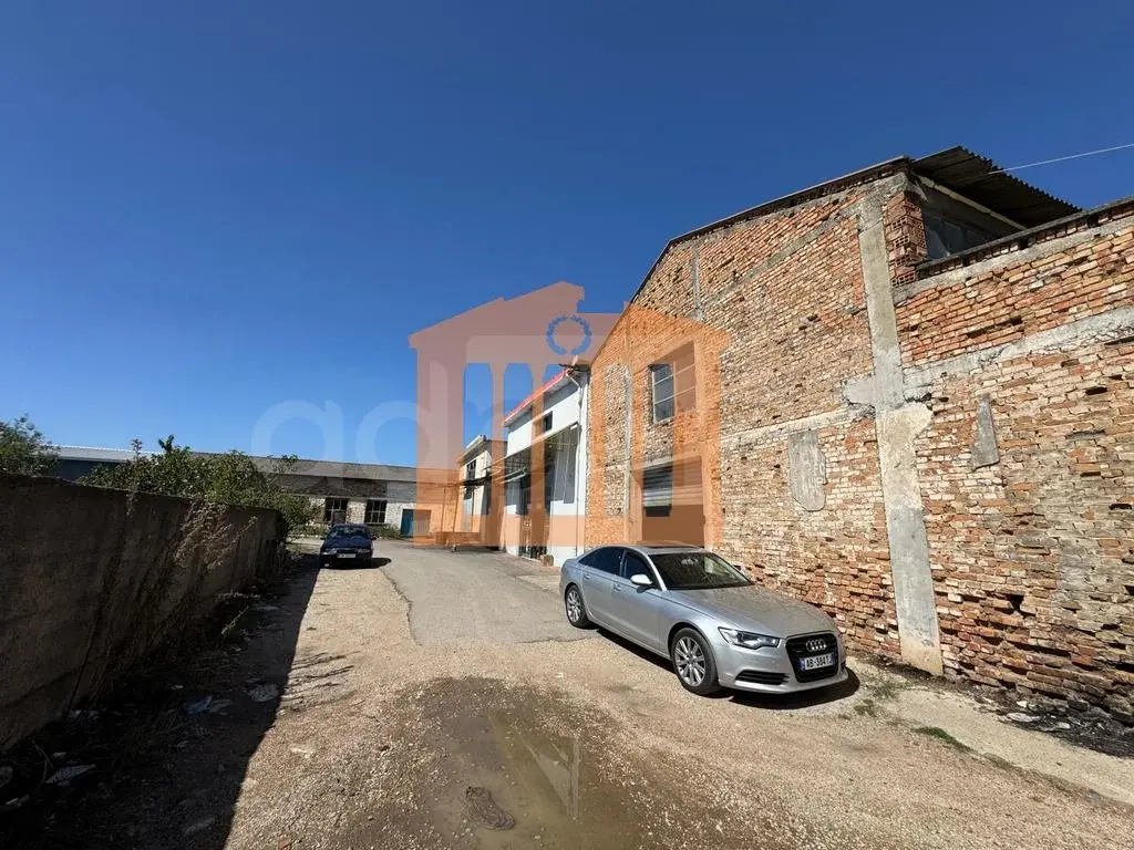 Pasuri të palujtshme komerciale 306 m²