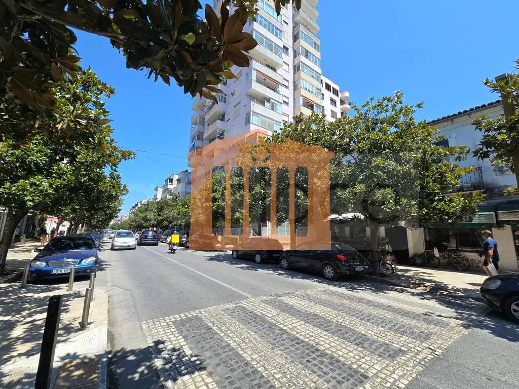 Pasuri të palujtshme komerciale 63 m² 2 kati