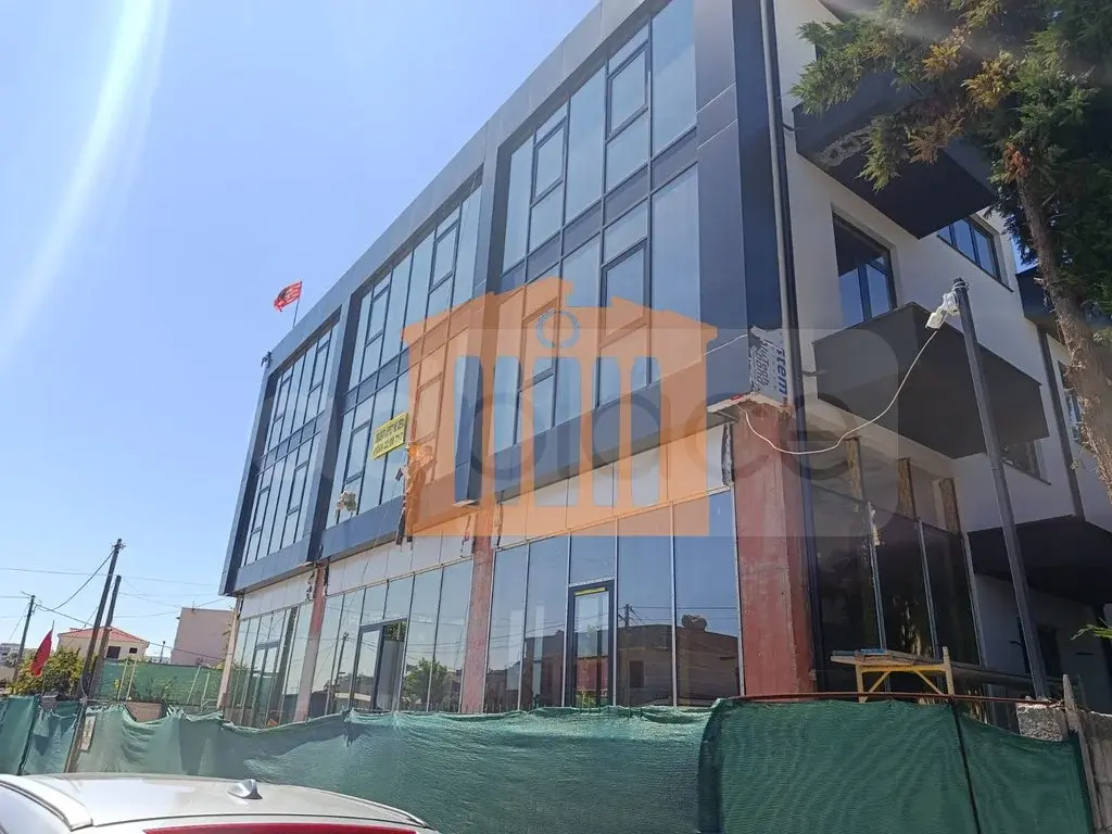Pasuri të patundshme komerciale 1150 m² 3 kati