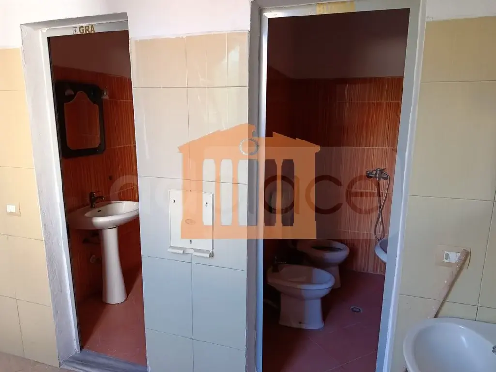 Vilë 400 m² 2 kati