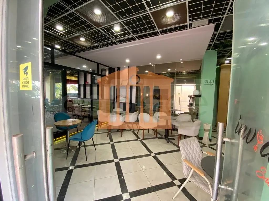 Pasuri të palujtshme komerciale 99 m² 2 kati