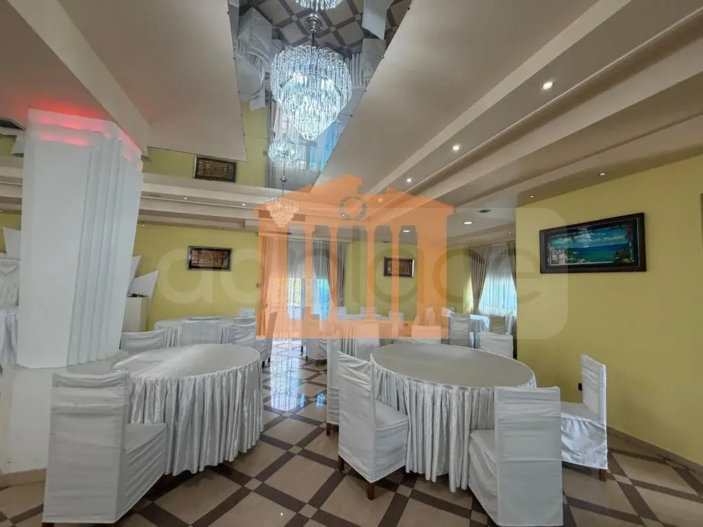 Pasuri të patundshme komerciale 250 m² 2 kati