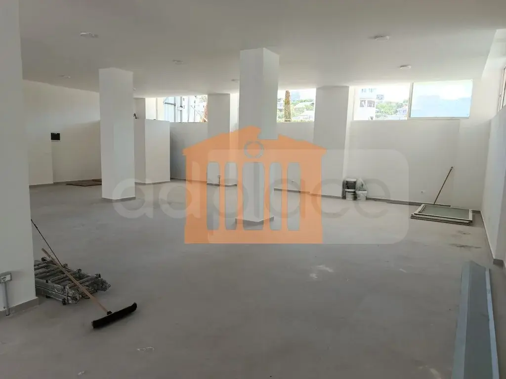 Pasuri të patundshme komerciale 210 m² 1 kati