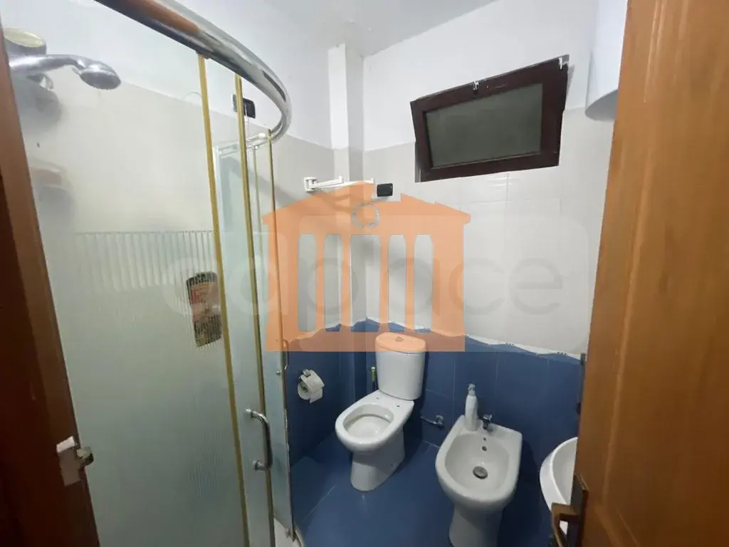 Apartament 1+3 dhoma 180 m² 5 kati